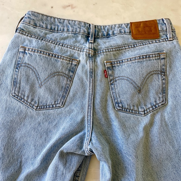 Levi's Low Rise Loose Jeans, Size 28 - Picture 12 of 17